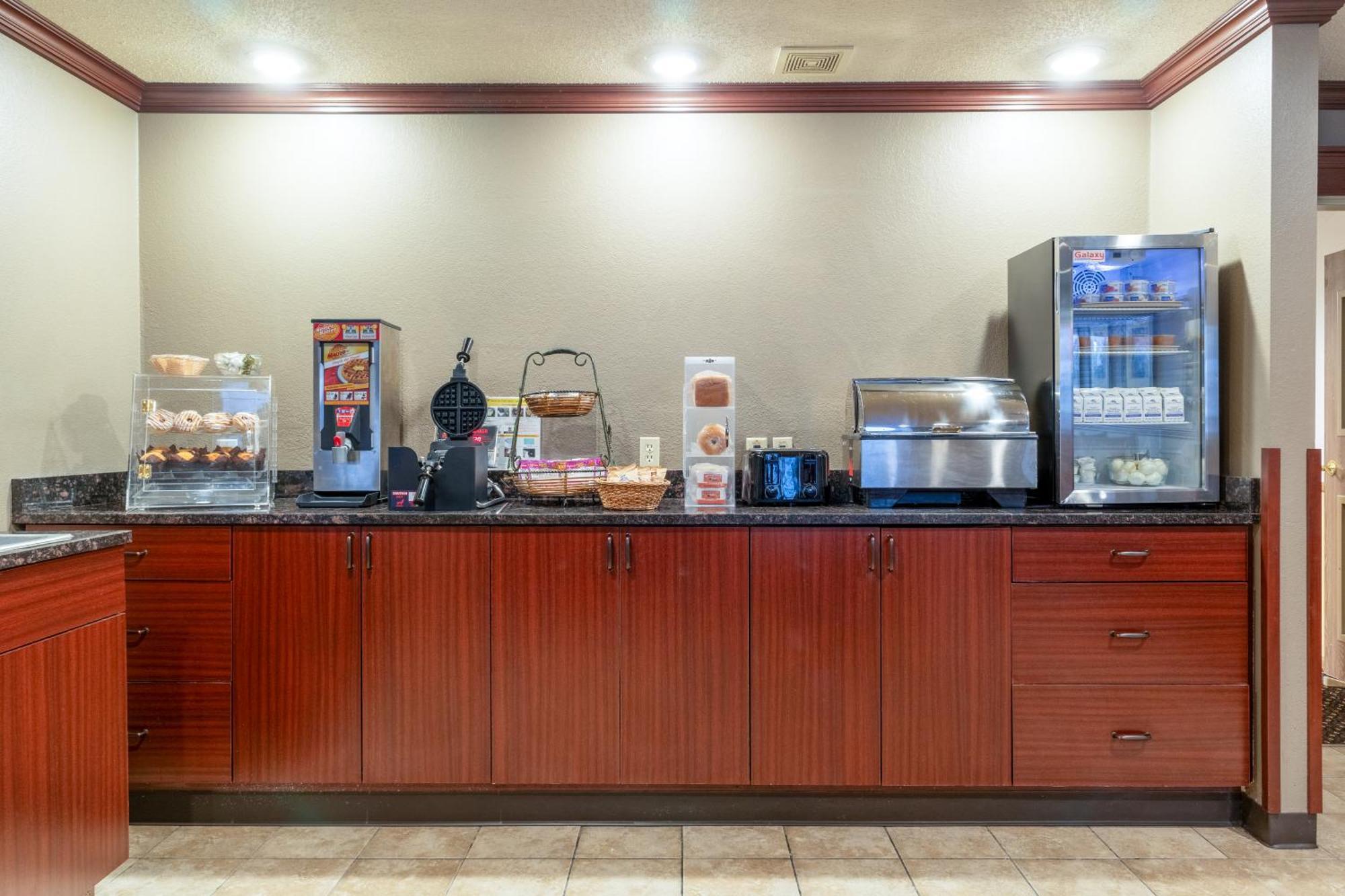 Norland Inn & Suites Roseau 外观 照片